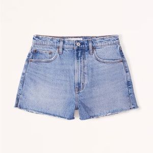 NWOT Abercrombie & Fitch - The Mom Short High Rise - Curve Love